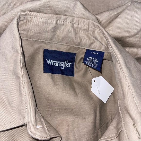 Wrangler Beige Collared Shirt - Picture 2 of 8